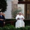 Papa liga para Peres e Abbas e se diz preocupado com situa
