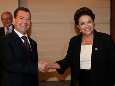 Primeiro-ministro da Rssia vem ao Brasil e rene-se com Dilma e Temer  