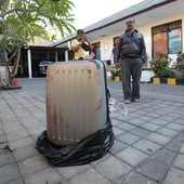 Corpo de americana  encontrado em mala na Indonsia