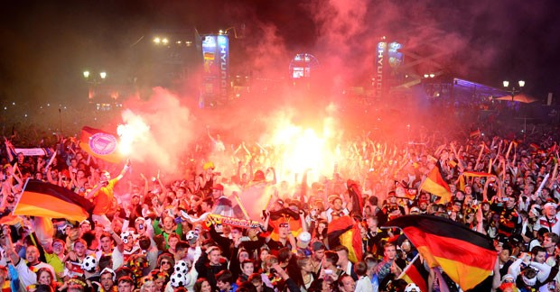 Centenas de milhares de alemes celebram o quarto ttulo mundial