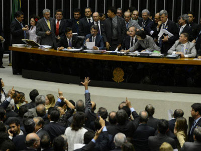 Cmara aprova Oramento para 2013; Senado vota na tera  