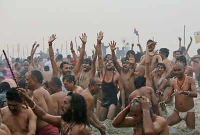 Milhares de hindus se renem para o maior festival religioso do mundo  