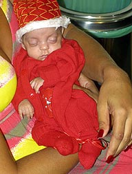 Beb que nasceu com 430 g passa Natal em casa