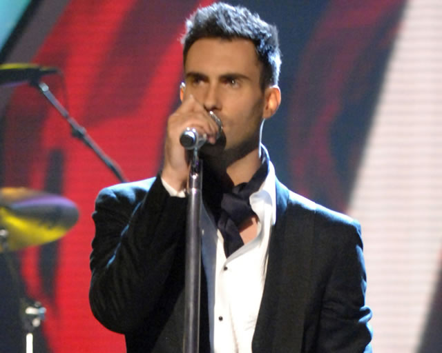 Polmica! Maroon 5  acusado de enganar fs com clipe forjad