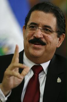 Zelaya diz que voltar a Honduras para completar mandato