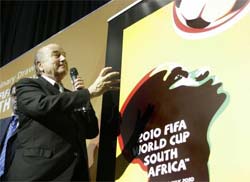 Eto'o ilustra pster oficial da Copa do Mundo de 2010