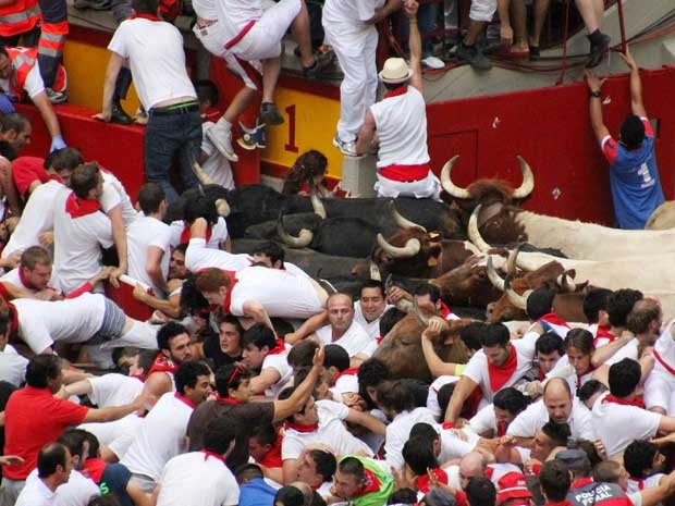 Festa de So Firmino tem 21 feridos em corridas de touros em Pamplona