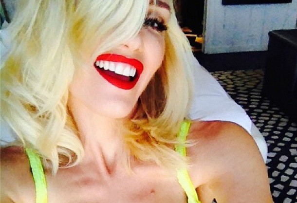 Aos 44 anos, Gwen Stefani posta foto de lingerie e ganha elogios dos fs