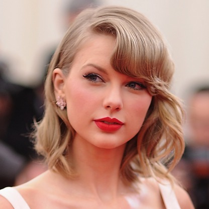Cantora americana Taylor Swift patenteia frases de seu lbum