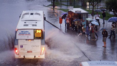 Defesa Civil do RJ registra 156 ocorrncias por causa das chuvas  