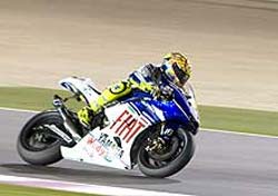 Rossi aprova sua Yamaha 2008