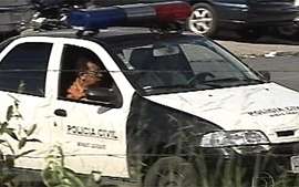 Policiais usam carro oficial para fazer compras em MG