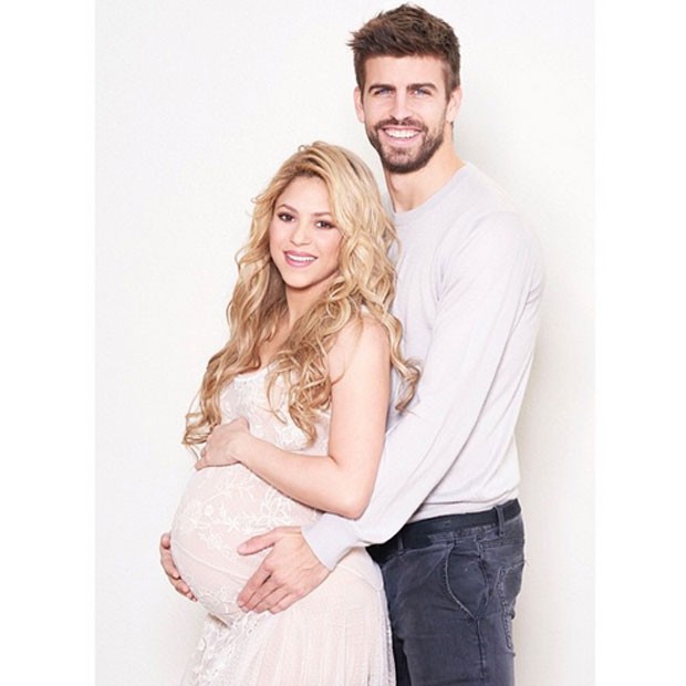 Com foto linda, Shakira convida para o ch de beb