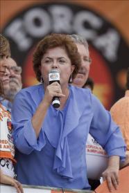Dilma passa Serra pela primeira vez em pesquisa 