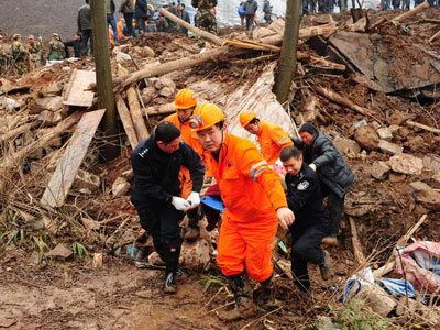 Nmero de mortos em deslizamento na China sobe para 46  