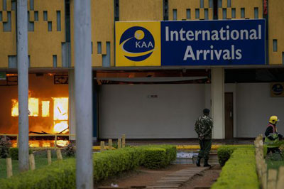 Incndio que fechou aeroporto no Qunia  controlado