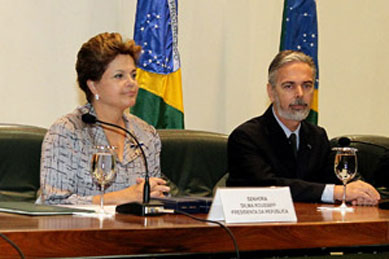 Dilma diz que no deixar indstria ser 