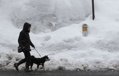 Tempestades de neve matam mais de 50 no Japo