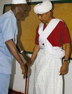 Hillary e Obama discutem por foto do senador em traje somali