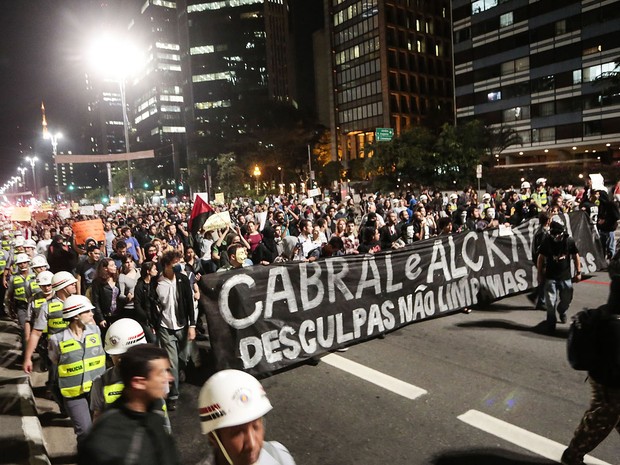 Ato contra Alckmin e Cabral termina em confronto e priso na Assembleia