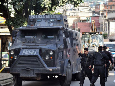 PM prende cinco no primeiro dia de ocupao da Vila Cruzeiro