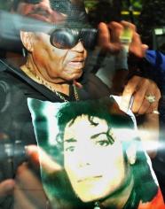 Testamento de Michael Jackson aparece, famlia planeja funerais