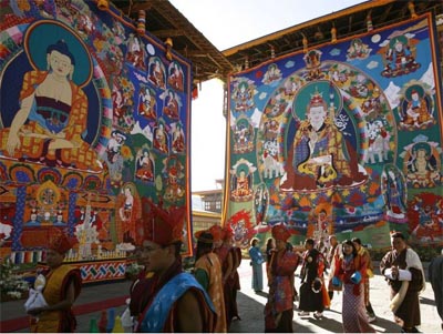 Jigme Khesar Wangchuck  coroado novo rei do Buto