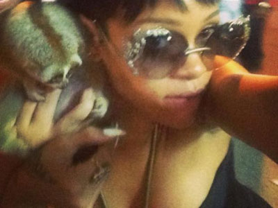 Foto de Rihanna na Tailndia causa duas prises