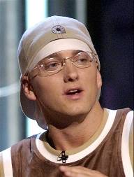 Rapper Eminem se recupera de pneumonia