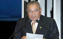 Estado do senador Jonas Pinheiro  grave, diz boletim mdico