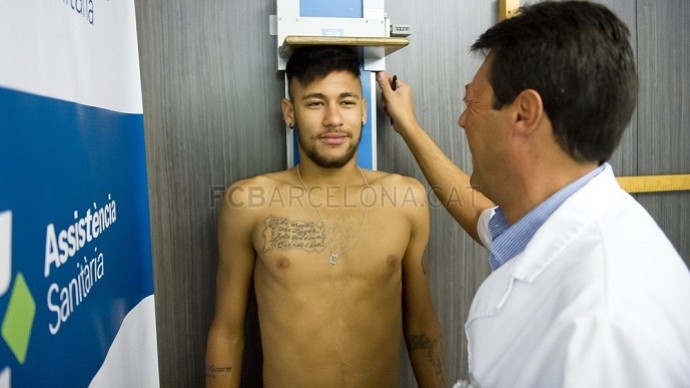 Neymar faz mais testes,  liberado, e estrela propaganda do Joan Gamper