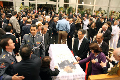 Corpo de senador Romeu Tuma ser enterrado 