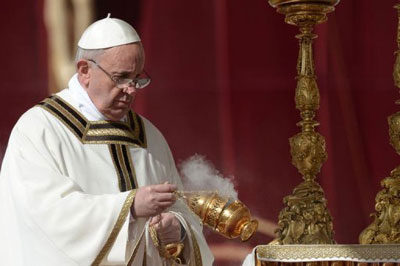 Papa pede dilogo com Isl e diz que mundo deve fazer mais pelos pobres  