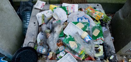 Ministro do Meio Ambiente inspeciona lixo no Porto de Santos