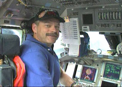 Astronautas do nibus espacial Atlantis se preparam para enc