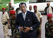 Rebeldes enfrentam Exrcito na capital do Chade