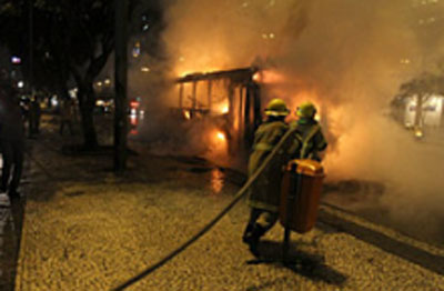 Rio vive a quinta madrugada seguida de terror e carros queimados