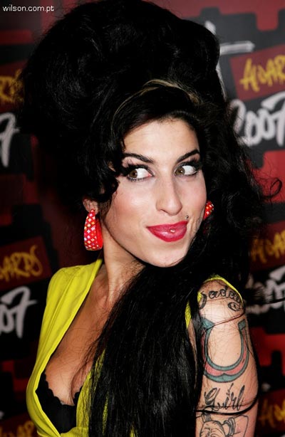 Cantora Amy Winehouse  encontrada morta em Londres