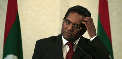 Ex-presidente de Maldivas afirma que renunciou sob ameaa de armas