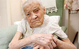 Aos 105 anos, virgem mais velha do mundo diz que sexo !