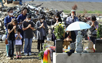 Cidade de Fukushima medir radiao em crianas