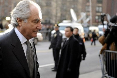 Bernard Madoff admite culpa, se diz desolado e vai para a cadeia