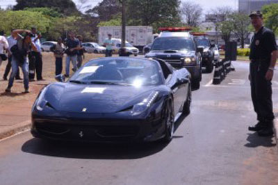 Polcia Federal apreende documentos, carros de luxo e lancha de R$ 5 milhes