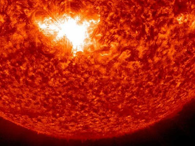 Tempestade solar deve atingir a Terra a partir desta quarta, prev Nasa