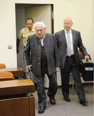 Ex-oficial nazista  julgado por crimes de guerra cometidos 