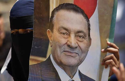 Ex-ditador Hosni Mubarak volta ao tribunal no Egito