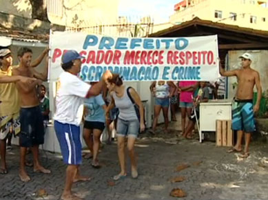Pescadores impedem demolio de antiga escola em Vila Velha, no ES