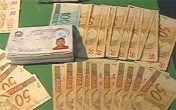 Homem  preso com dinheiro falso na Baixada Fluminense