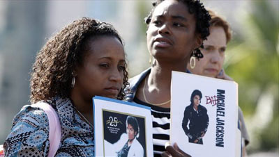 Morte de Michael Jackson comove mundo - Morre a Lenda Viva Rei do pop foi levado a hospital de Los A