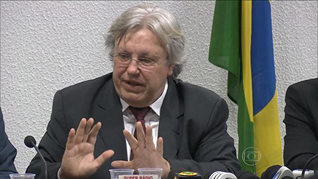Ex-diretor da Petrobras presta depoimento informal a CPI